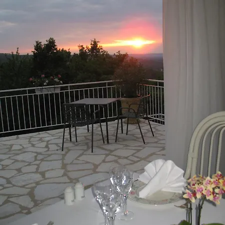 Ric בית הארחה 4*